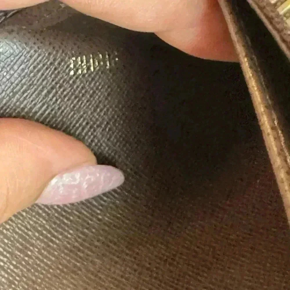 Louis Vuitton Portedeuille Sarah bifold long wallet monogram brown color.